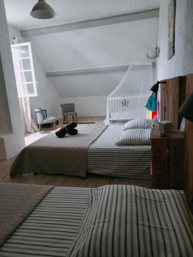 Chambre Familiale Anna "Mon Lit Au Pre" , Jusqu'A 4 Adultes Et 2 Enfants Avec Piscine Familles, Couples Ou Femmes Seulement Pontours Εξωτερικό φωτογραφία